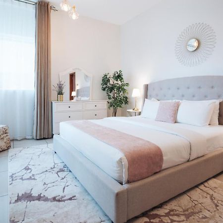 Charming Warm Suite With Amazing Views Of The City Dubai Bagian luar foto