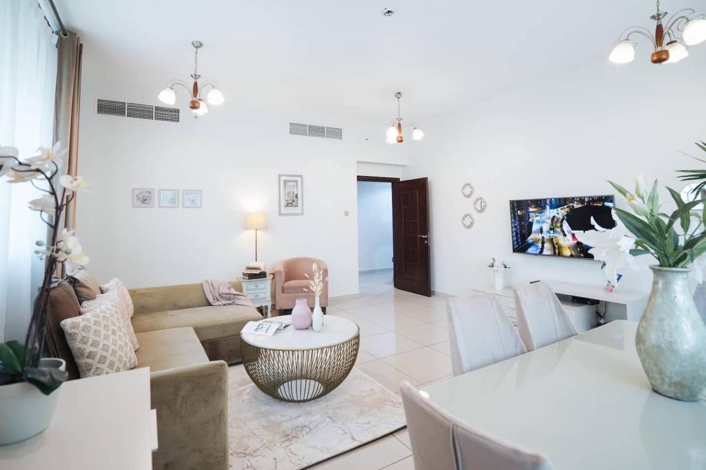 Charming Warm Suite With Amazing Views Of The City Dubai Bagian luar foto
