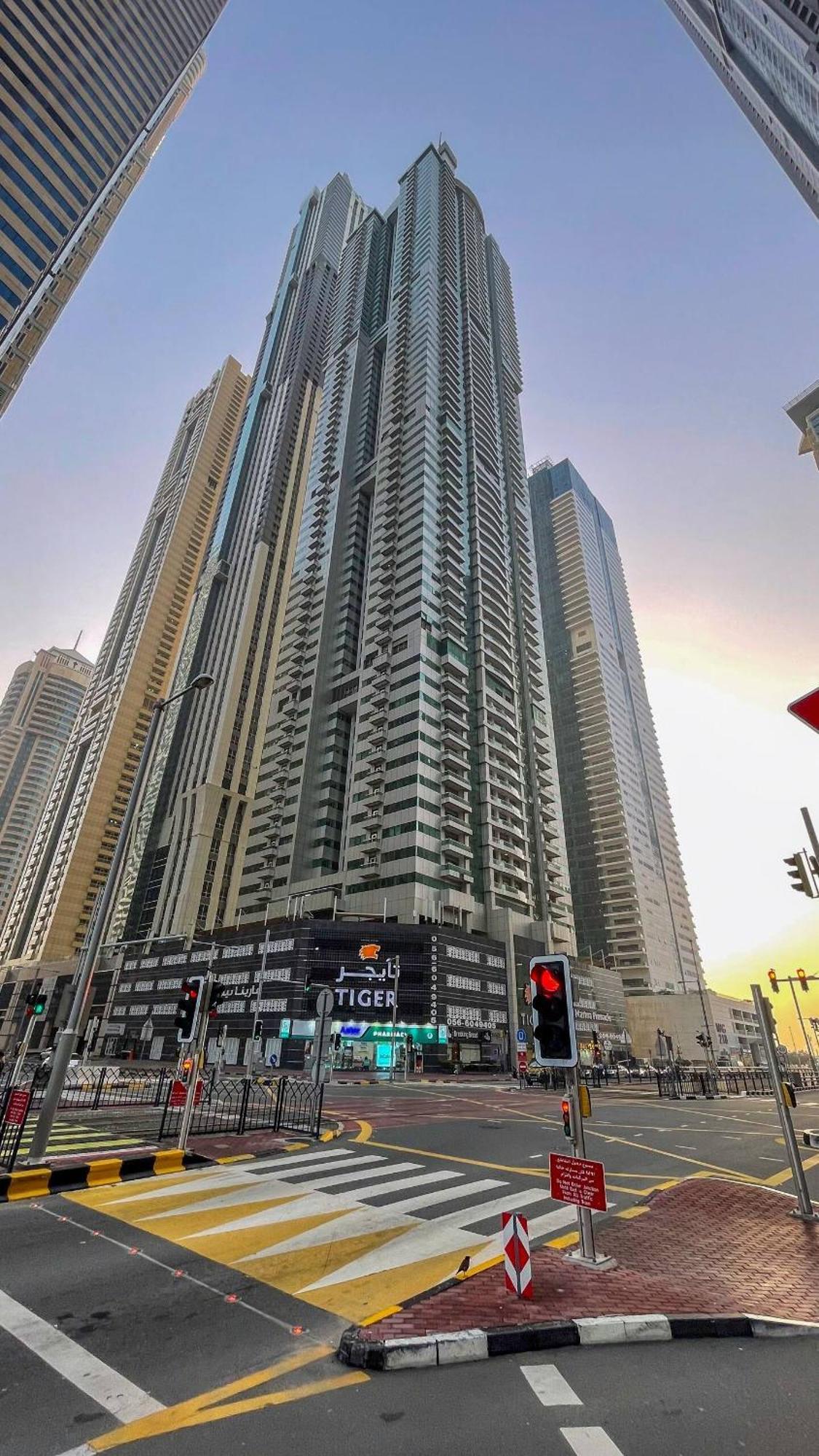 Charming Warm Suite With Amazing Views Of The City Dubai Bagian luar foto